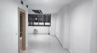 Rent Office space in Avenida ramón y cajal 2. ¡oportunidad única! oficina en alquiler en la mejor esquina de f