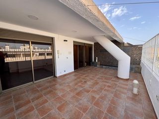 Rent Penthouse in Avenida de la república argentina 41. Gran ático con aparcamiento y trastero en la mejor zona de los r