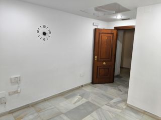 Affitto Ufficio in Avenida ramón y cajal 2. ¡oportunidad única! oficina en alquiler en la mejor esquina de f