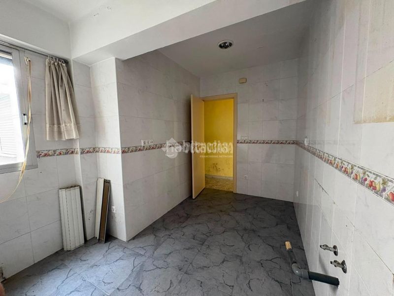 Foto 16e5aeaf-10e2-4b85-8ca7-7e7cc6e5c218. Pis a Peñamefecit - Avda Barcelona Jaén