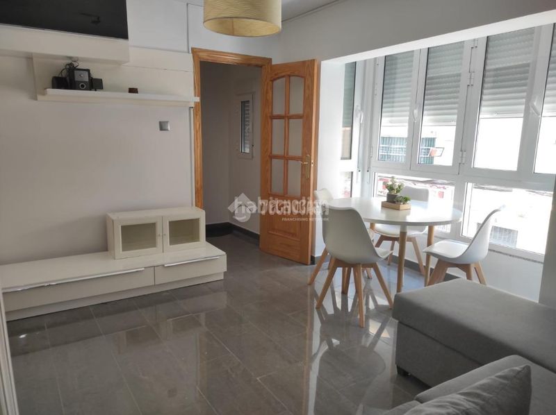 Foto dc5c29e4-92bb-477c-8110-4773556f1e77. Piso  en venta en Peñamefecit - Avda Barcelona Jaén