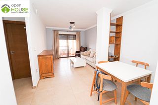 Rent Flat  Calle almeria. Piso en el centro del barrio con garaje