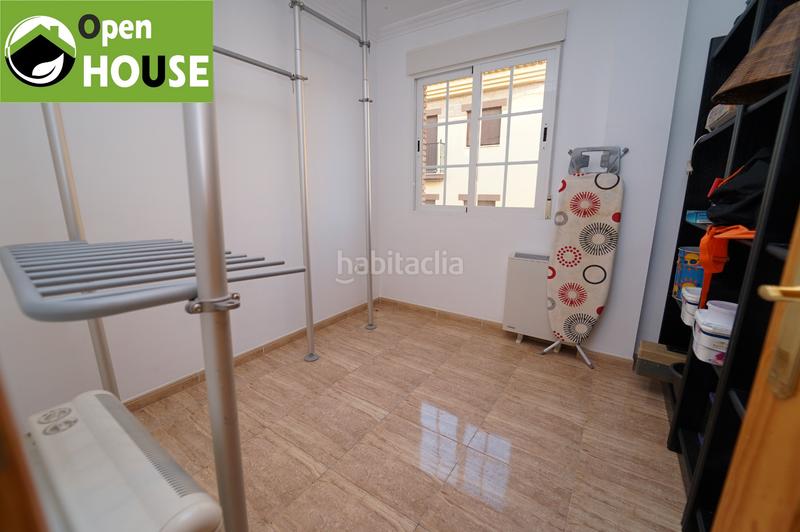Foto 0d79c5c4-f443-4c6e-a4d3-4d3069a84167. Piso en calle paloma 17 piso 3 dorm todo exterior en Zubia (La)