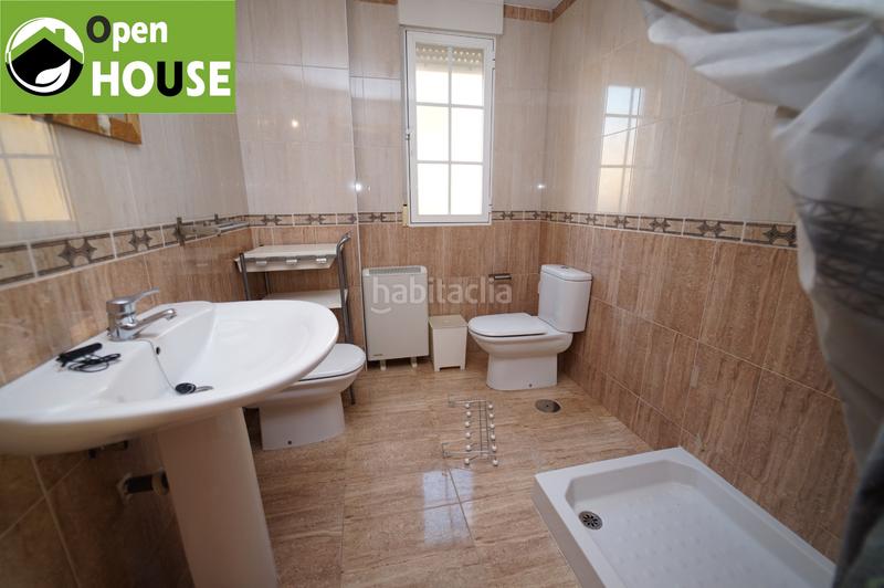 Foto 2cb07dd4-28b0-4de6-87fa-7a94d45b00bb. Piso en calle paloma 17 piso 3 dorm todo exterior en Zubia (La)