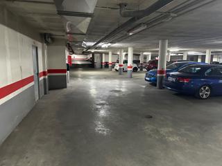 Aparcament cotxe a Calle real 11. Garaje coche grande