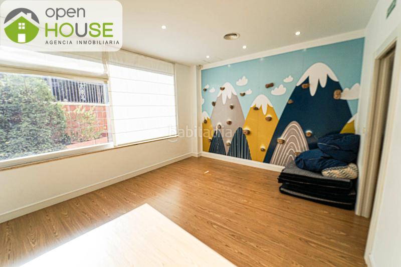 Foto 47259558-88d5-4bc8-a229-bd682a1c5f40. Local comercial a paseo del violón 25 a Barrio de Zaidín Granada