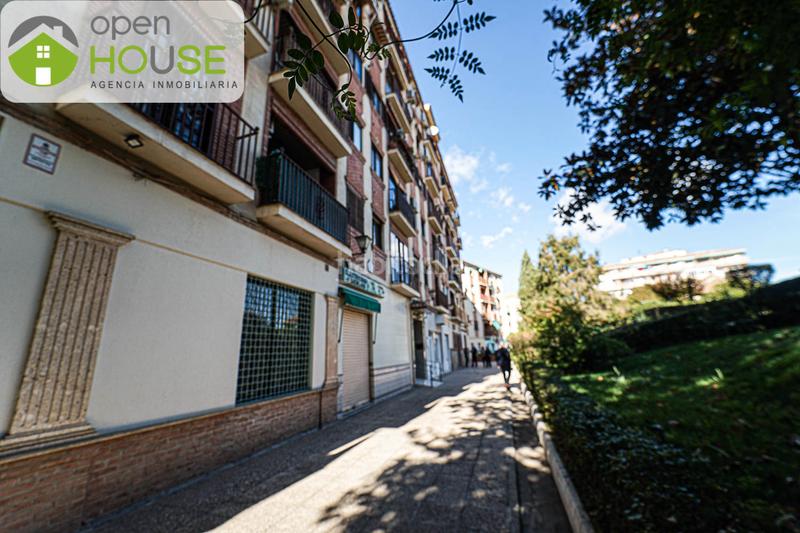 Foto f1d044b1-1cd5-49b8-81a8-04fe778021a8. Local comercial a paseo del violón 25 a Barrio de Zaidín Granada