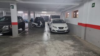 Autoparkplatz en Calle madrid 77. Garaje amplio centro barrio monachil