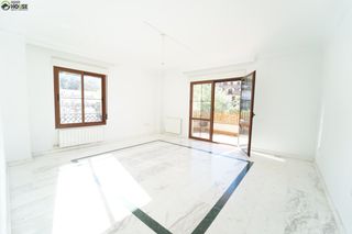 Rent Flat  Paseo del río 13. Piso sin muebles 2 dorm con garaje y terraza