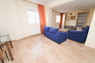 Casa a Cájar. Unifamiliar de 4 dormitorios patio y 2 terrazas