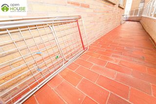 Alquiler Piso  Camino de ronda 51. Piso 4 dormitorios con calefaccion central incluida