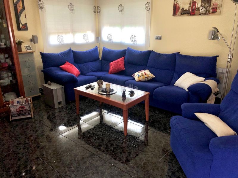 Foto 2f7f64f2-2bc7-4339-aa6d-c28897232202. Chalet  con amplio garaje en Abrera