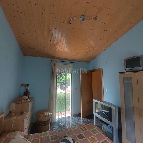 Foto b6b8dffc-8257-4eef-b65f-240fe71005c3. Chalet  con amplio garaje en Abrera