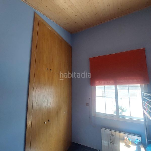 Foto eaca3270-a2fc-421e-9c86-7b11a57c1464. Chalet  con amplio garaje en Abrera