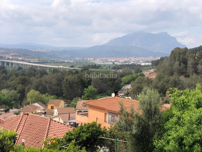 Foto eceb18f2-6614-44a3-bb98-b80c0a8bbd7c. Chalet  con amplio garaje en Abrera