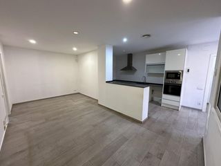 Piso en Marianao. Amplia y moderna planta baja reformada en marianao, sant boi de