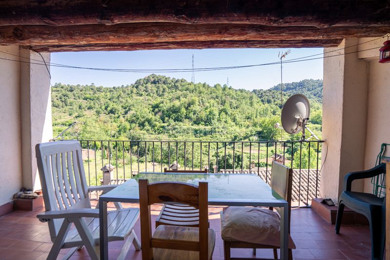 Foto 4cafc798-2ac1-493f-93d4-bd388add51d1. Casa adossada a Mura