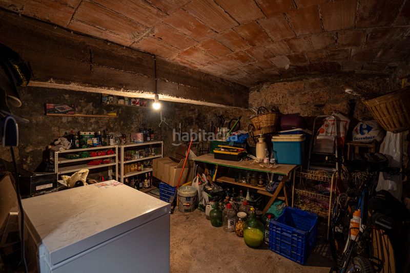 Foto bdead635-a942-4219-8bf6-7dc27bc98e7a. Casa adossada a Mura