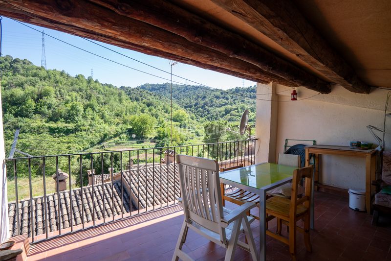 Foto dd8b9fd1-ec70-477d-8f8f-5fd6fe151806. Casa adossada a Mura