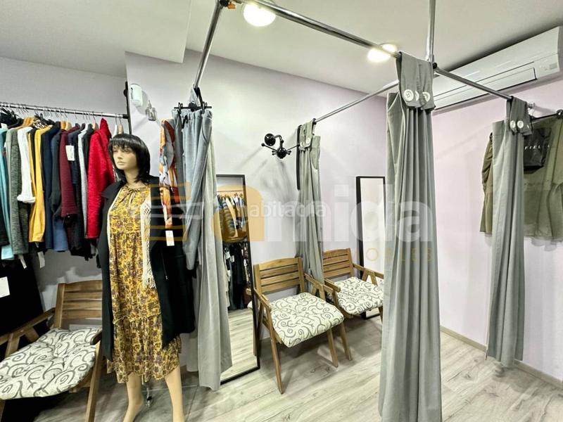 Foto 163912bb-f9ae-4f65-84f8-ff07fbd5dd67. Pas-de-porte local commercial dans Putget - Farró Barcelona