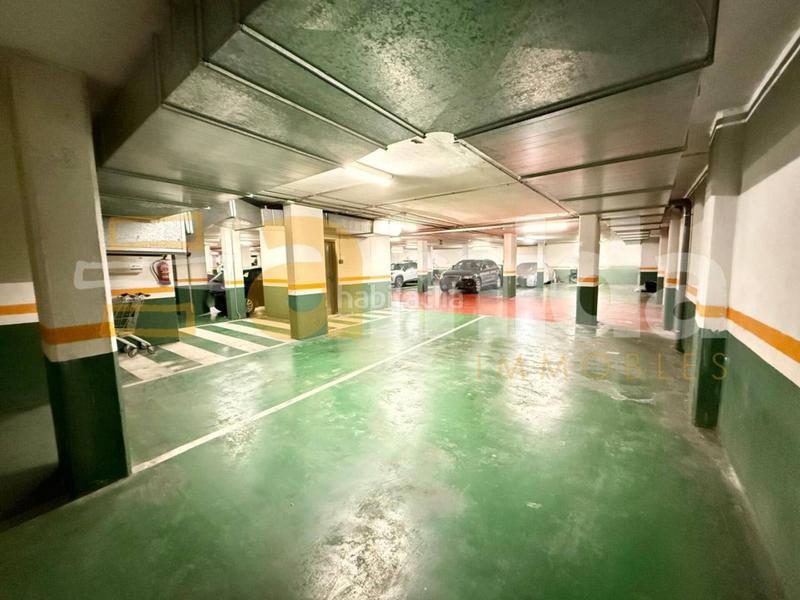 Foto 8ef82b11-21a0-4f60-9075-0a93d8c2b2a8. Aparcament cotxe a Centre Sabadell