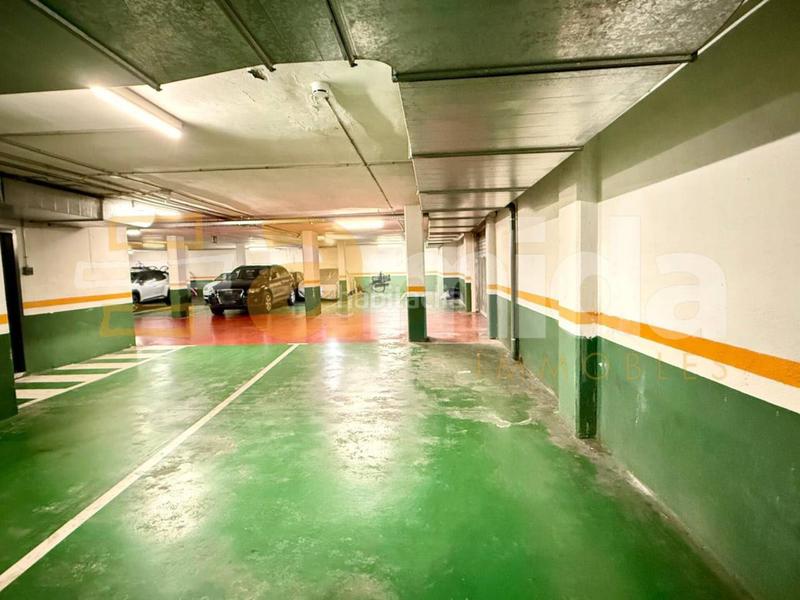 Foto e7bf2448-1ce0-4165-a329-c5774c366841. Aparcament cotxe a Centre Sabadell