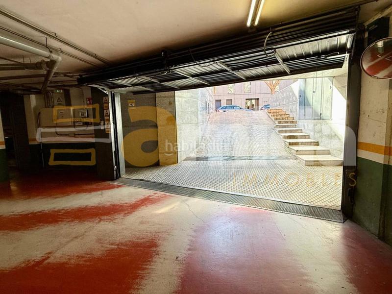 Foto fcf3d4db-ac8e-4083-be4d-dd2f6ec74168. Aparcament cotxe a Centre Sabadell