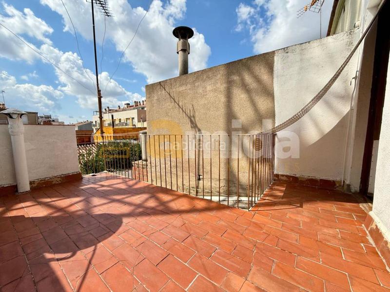 Foto 40f8fc80-9d96-4aaf-bba4-b56445eb5c86. Casa  de 230m en el barrio de Covadonga, con múltiples posibilidades y un gran potencial para adaptarla a tu en Sabadell