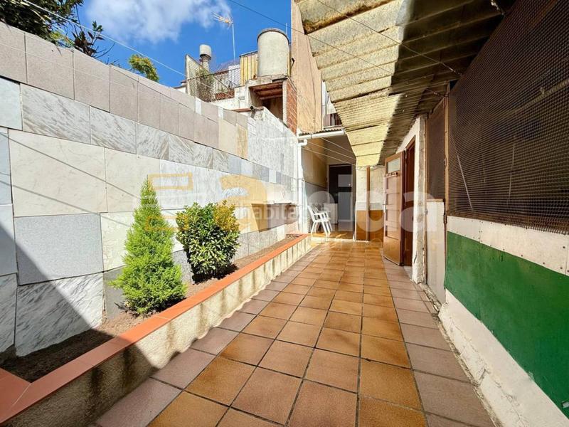 Foto 9e707f9c-3ee8-4840-898f-68d5a2bef0ac. Casa  de 230m en el barrio de Covadonga, con múltiples posibilidades y un gran potencial para adaptarla a tu en Sabadell