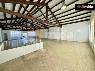 Alquiler Nave industrial en Gràcia. Nave industrial adosada de unos 500m situada en la zona de gràci