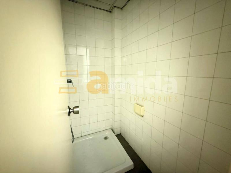 Foto d17cf8ce-8f3b-4f18-8020-f6a3f56a7e75. Locale commerciale in Centre Sabadell