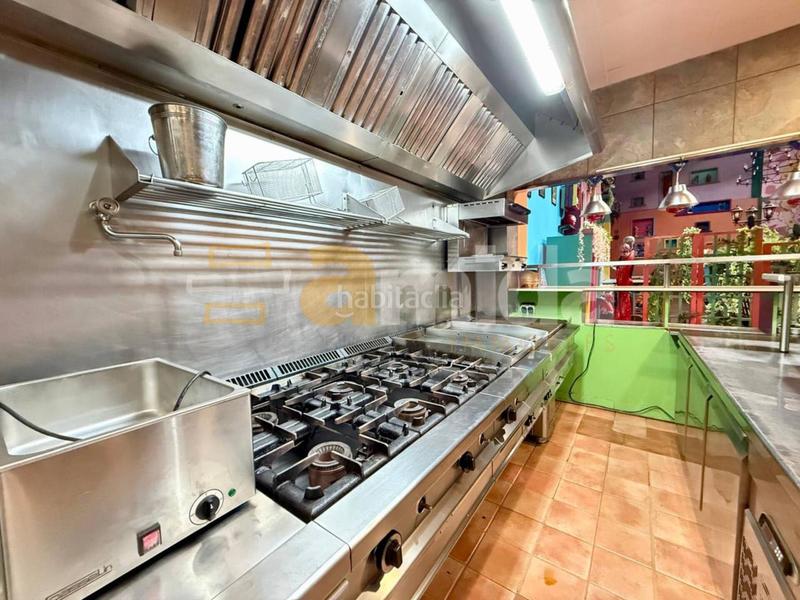 Foto 8e1fb251-a7f9-49e5-a3b2-01ece9a1a67b. Traspaso local comercial traspaso restaurante equipado , barrio de Gràcia en Sabadell