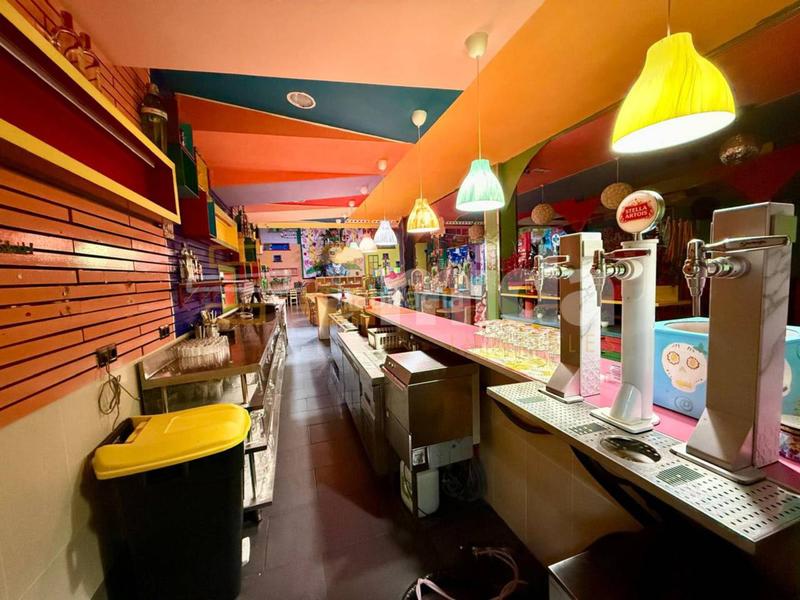 Foto a70f5d03-2ba6-4b1a-abb6-23c6235ba03a. Traspaso local comercial traspaso restaurante equipado , barrio de Gràcia en Sabadell