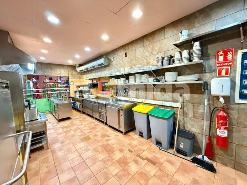 Foto b6bfed59-7534-4715-8c00-d2f457c28dde. Traspaso local comercial traspaso restaurante equipado , barrio de Gràcia en Sabadell
