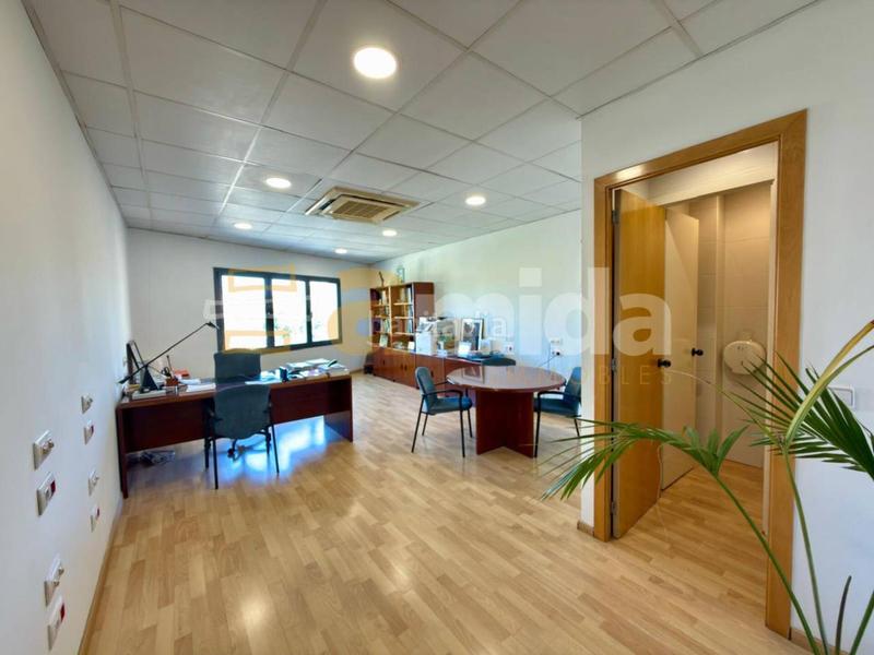 Foto 8ec2941f-23b0-4bc3-b49d-9f4234e77cda. Edificio  en venta en Gràcia en Gràcia Sabadell