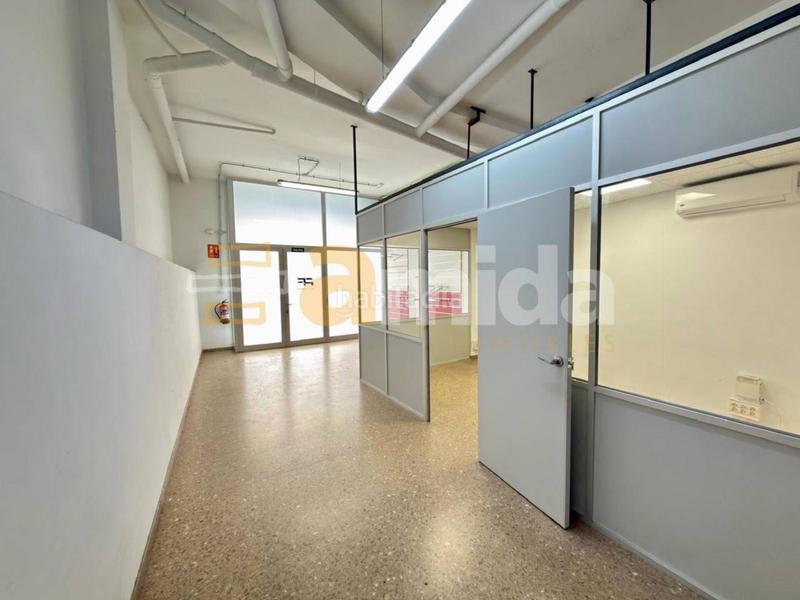 Foto 5519f5cc-d9b0-40b3-9b6d-7a4383dc1f43. Lloguer local comercial a Cementiri Vell Terrassa