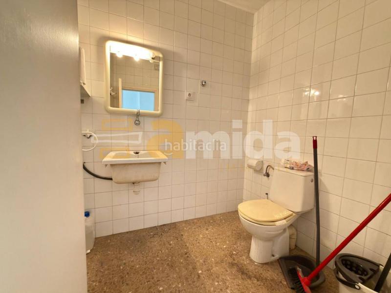 Foto 59ddbc53-a927-4f00-9539-c9c04fe916a4. Location local commercial dans Cementiri Vell Terrassa