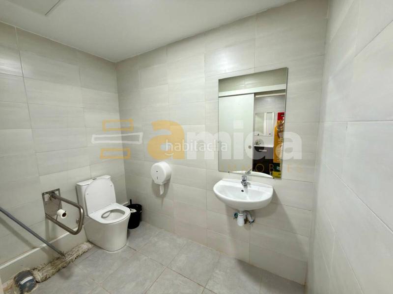 Foto b9767500-080e-4f75-bd5e-3d3a8660042e. Pas-de-porte local commercial dans Parc d´Europa Barberà del Vallès