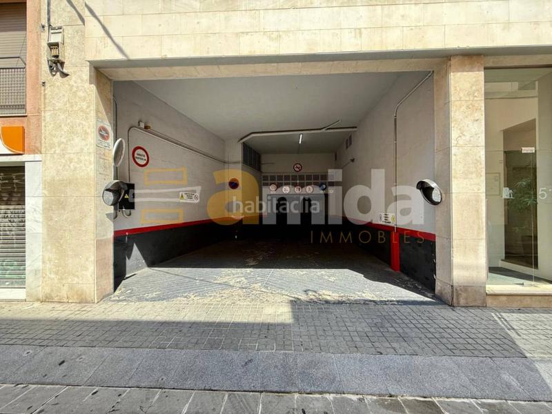 Foto 91da8f2f-4301-4edf-a9ec-d6f5bf8cf426. Aparcament cotxe a Centre Sabadell