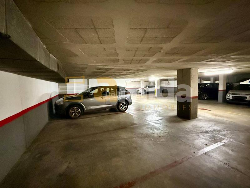 Foto ccfa5156-6c52-47f6-b4b9-50dfd88ad19c. Aparcament cotxe a Centre Sabadell