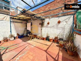 Casa a Can Rull. Casa para reformar y con dos terrazas en can rull.