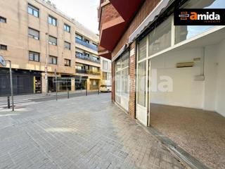 Miete Geschäftsraum in Centre. Magnífico local con doble fachada situado justo al lado del merc