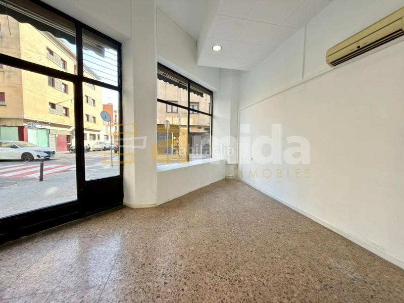 Foto 7f947223-8803-4a33-a965-7ffd01184f98. Lloguer local comercial a Centre Sabadell