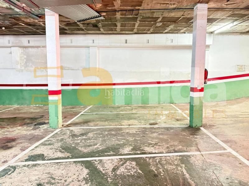 Foto cd3e5be3-82fa-4169-9d2e-7c968e58b95c. Aparcament cotxe a Centre Sabadell