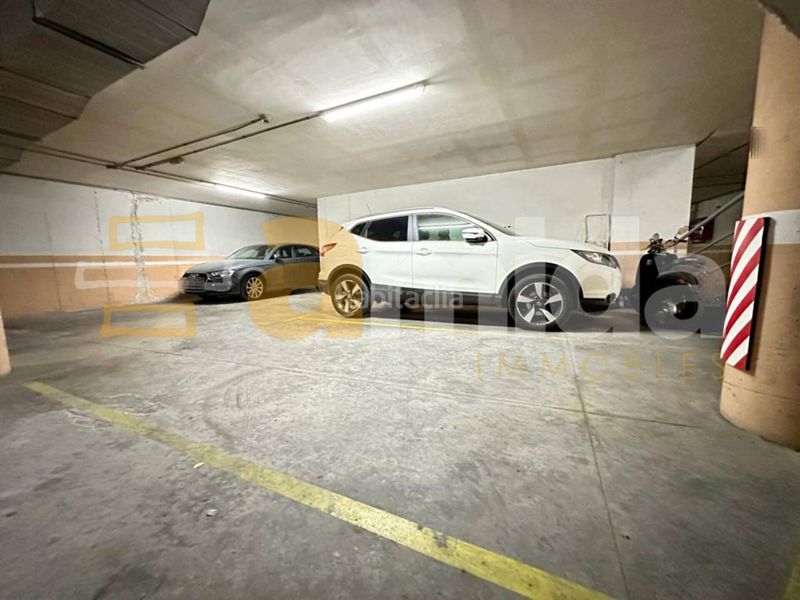 Foto f0207381-a1d3-4783-8700-3147a9e3e50b. Aparcament cotxe a Hostafrancs Sabadell