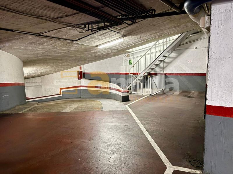 Foto 0cf708cb-b877-4ed9-a52b-e91d45651f5a. Aparcament cotxe a Centre Sabadell