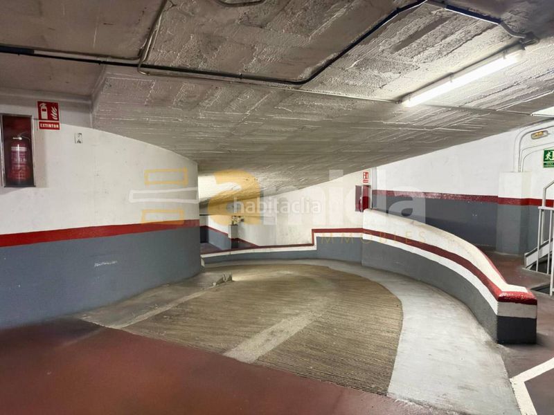 Foto a160061a-2e70-4bf5-ad76-01ecad5cc75f. Aparcament cotxe a Centre Sabadell