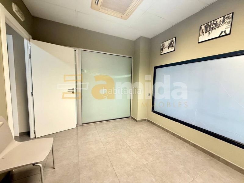 Foto 2fb108f2-8c6d-46f4-84ca-be13d601ea00. Local comercial a Centre Sabadell