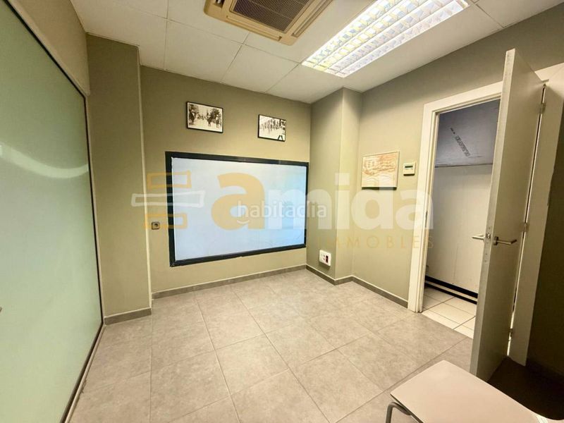 Foto 481a5146-c471-46f5-a5f5-1874254c79cb. Local comercial a Centre Sabadell