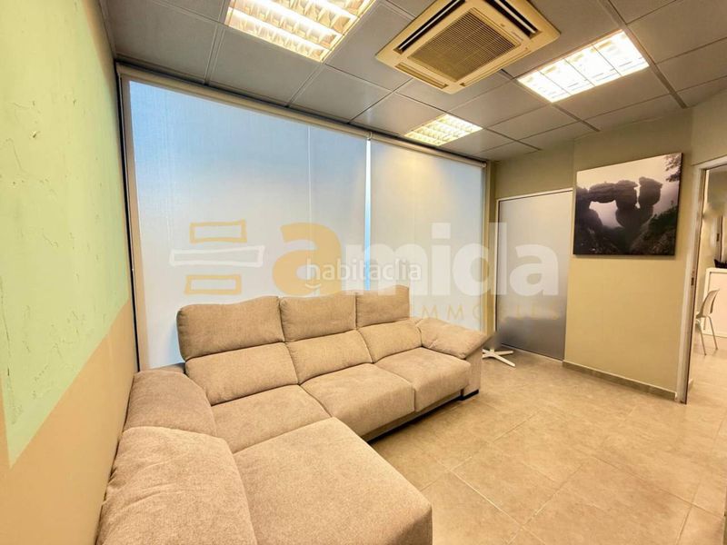 Foto b1b41bfb-ff6a-41cf-a4f9-37038f2c1b1d. Local comercial a Centre Sabadell